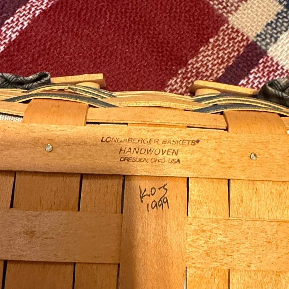 Longaberger Woven Memories  Basket 1999 chore basket handles plastic insert USA